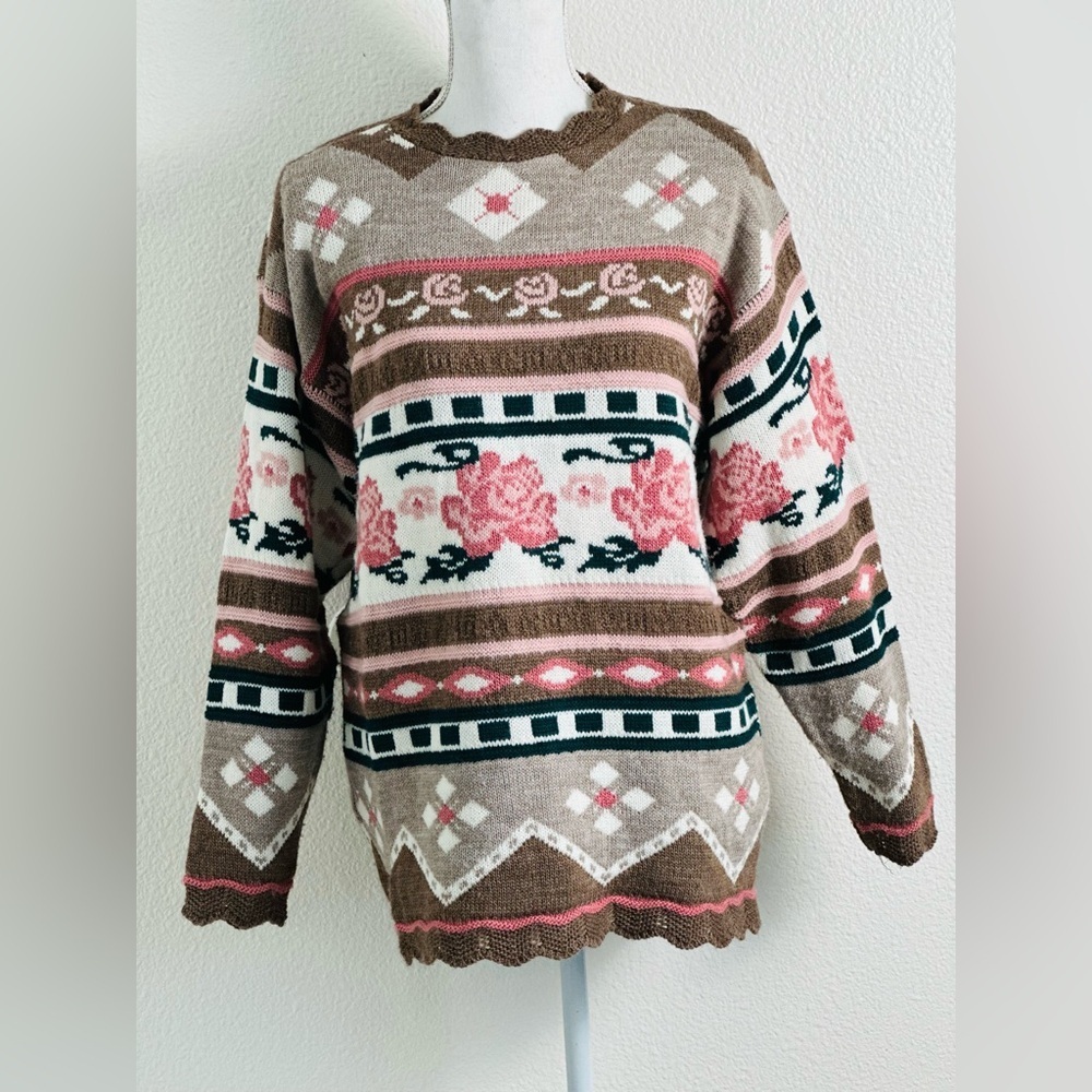 Vintage Village Fair Knit Floral Design Sweater Scalloped Neckline Size XS